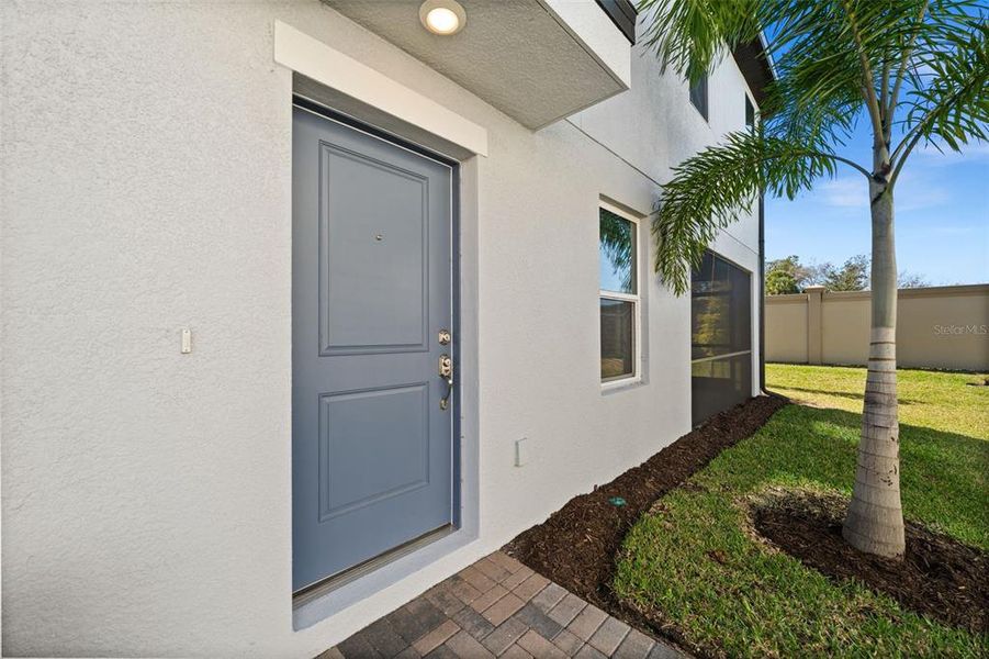Exterior details and patio area of a home in , Palmetto (Image 3).