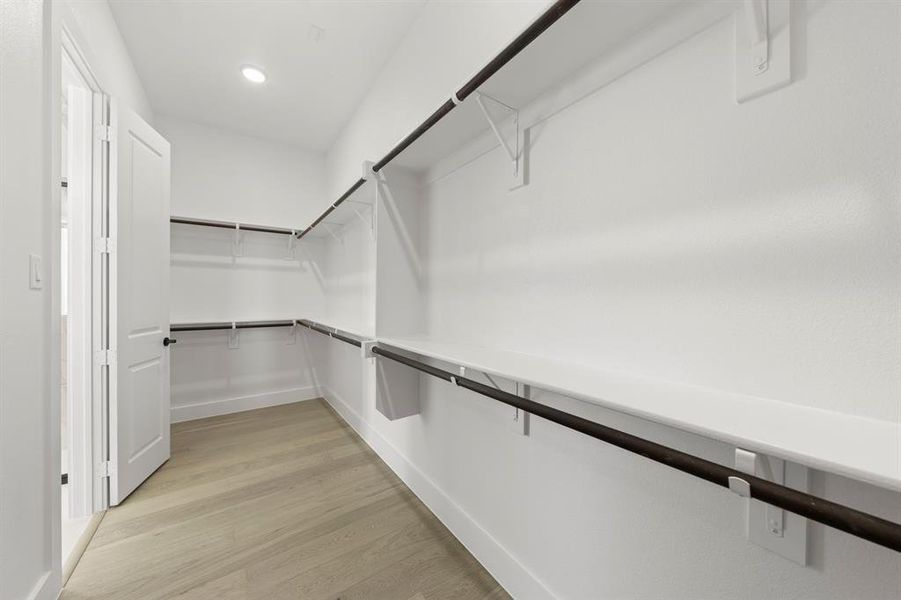 16_17. 713 Valley Pines - Closet