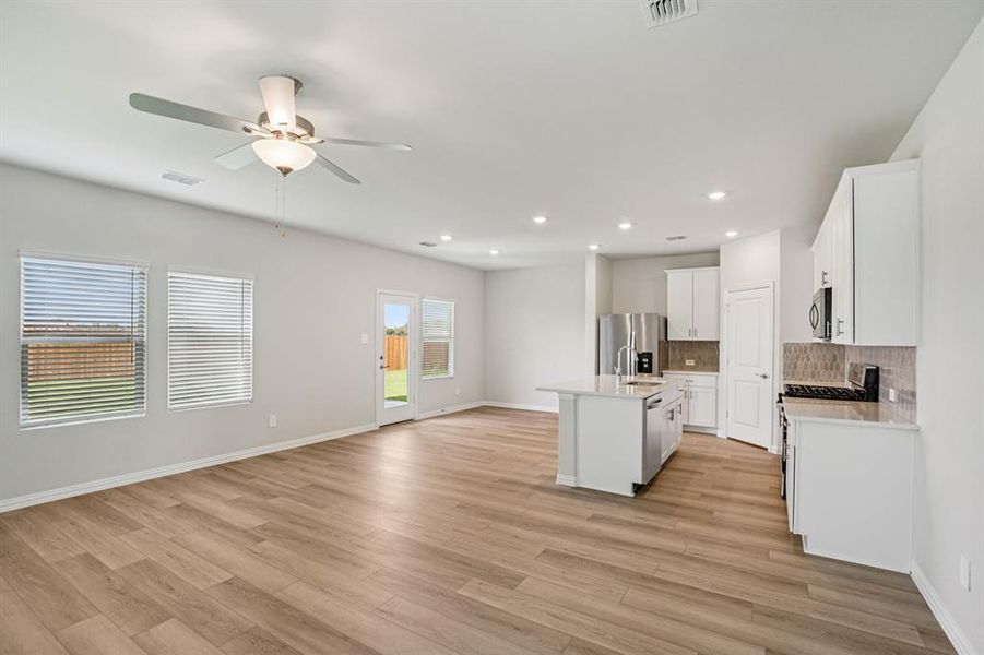 Photo is not of the actual home, but is an inspirational photo of builder’s model home and may depict options, furnishings, and/or decorator features that are not included. Photo is not of the actual home, but is an inspirational photo of builder’s model home and may depict options, furnishings, and/or decorator features that are not included.