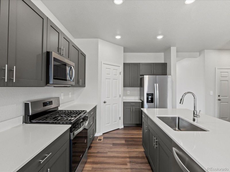 Furnished interior view inside a new home in Ridgeline Vista: The Flora Collection, Brighton (Image 19). Furnished interior view inside a new home in Ridgeline Vista: The Flora Collection, Brighton (Image 19).