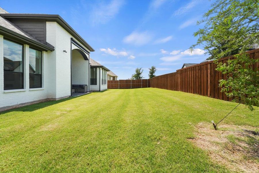 Exterior details and patio area of a home in Star Trail, Prosper (Image 26).