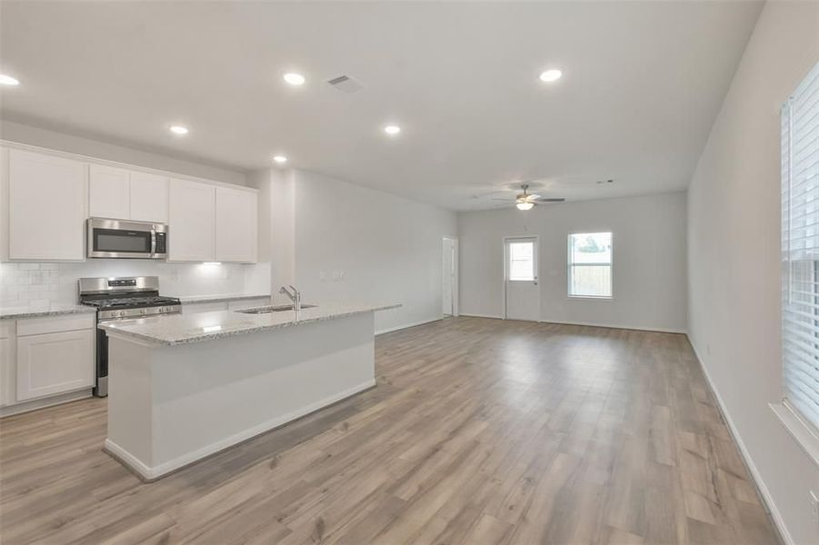 Image 16 of a home in Lakes at Black Oak.