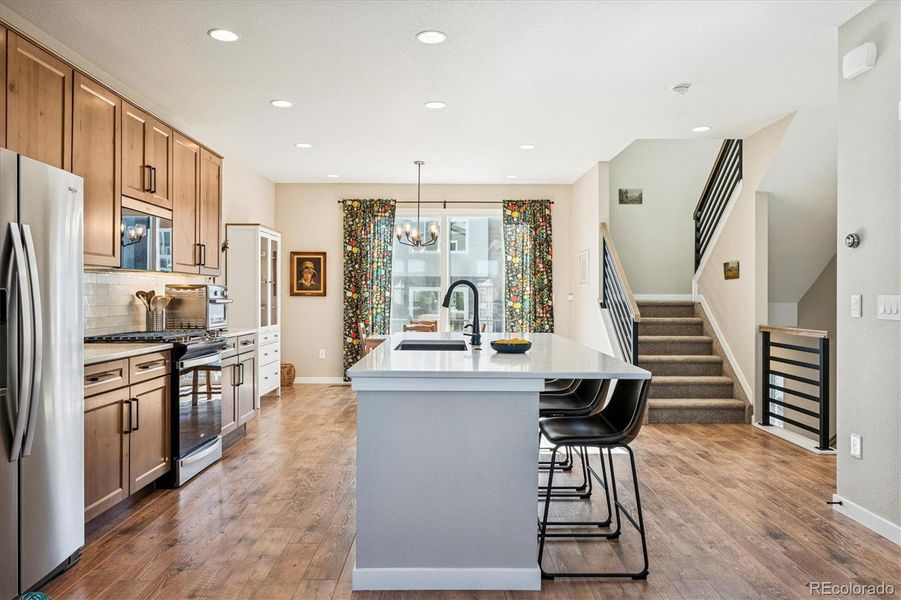 Warm & Inviting Open Floor Plan Warm & Inviting Open Floor Plan