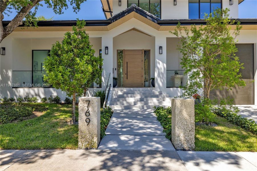 Exterior details and patio area of a home in , Miami (Image 31).
