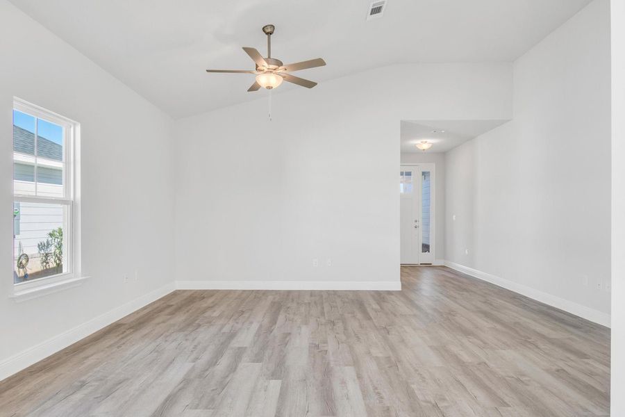 Spacious, unfurnished interior of a new home in The Bluffs at Lafayette, Freeport (Image 11).