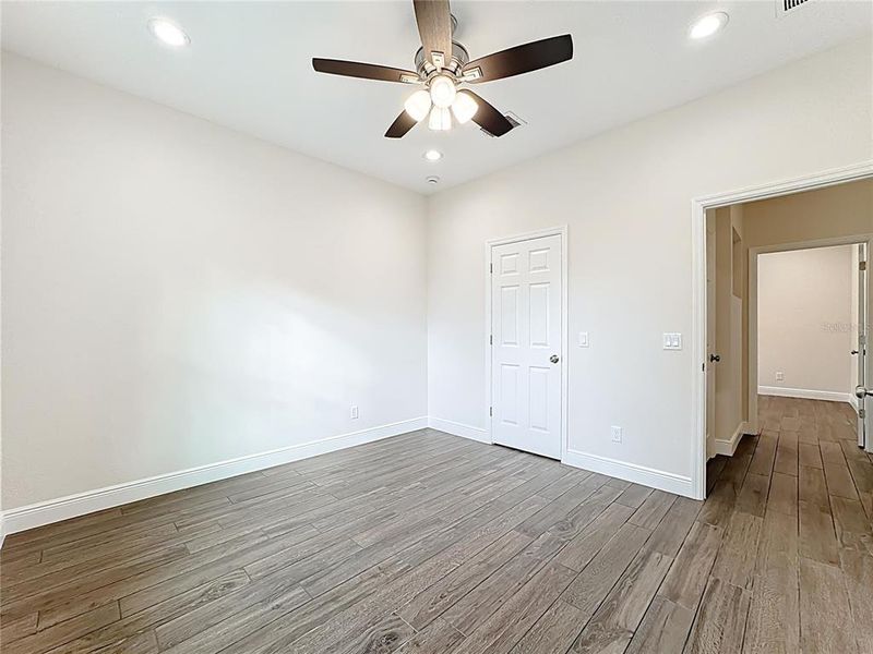 Spacious, unfurnished interior of a new home in , Orlando (Image 52).