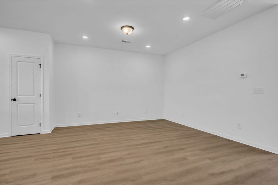 Spacious, unfurnished interior of a new home in Ironhorse, Dickson (Image 32).