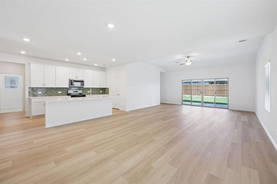 Photo is not of the actual home, but is an inspirational photo of builder’s model home and may depict options, furnishings, and/or decorator features that are not included. Photo is not of the actual home, but is an inspirational photo of builder’s model home and may depict options, furnishings, and/or decorator features that are not included.