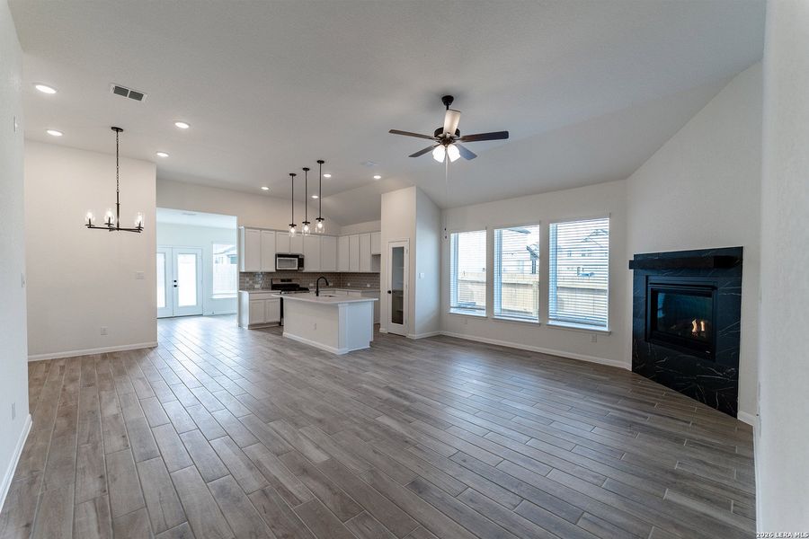 Spacious, unfurnished interior of a new home in Arcadia Ridge, San Antonio (Image 15).