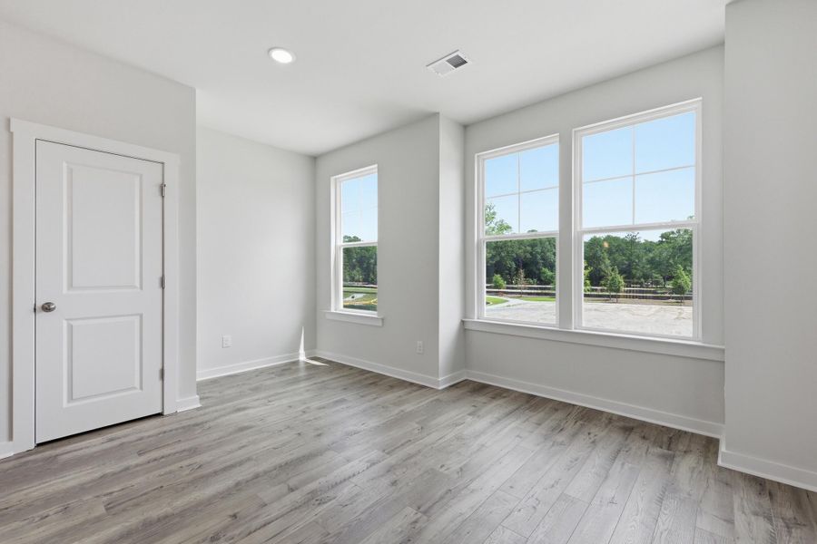 Spacious, unfurnished interior of a new home in Rhetts Cove, Johns Island (Image 20). Spacious, unfurnished interior of a new home in Rhetts Cove, Johns Island (Image 20).