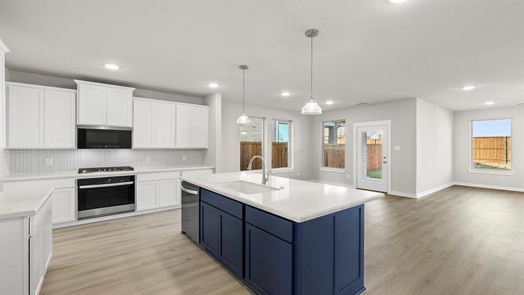 07. 9313 Derry - Kitchen (3)