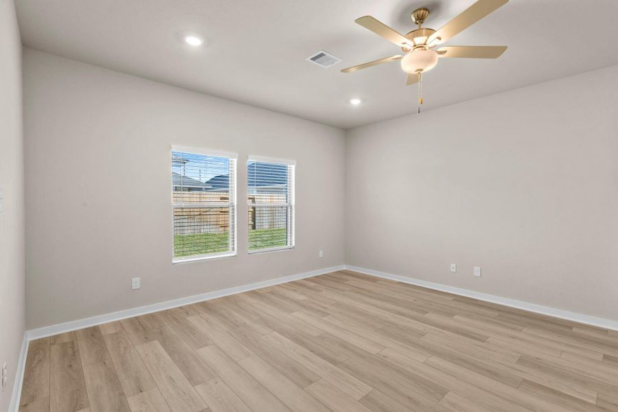 Spacious, unfurnished interior of a new home in Arabella on the Prairie 60', Richmond (Image 25).