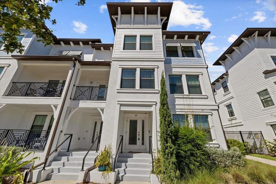 Exterior details and patio area of a home in , Tampa (Image 2).