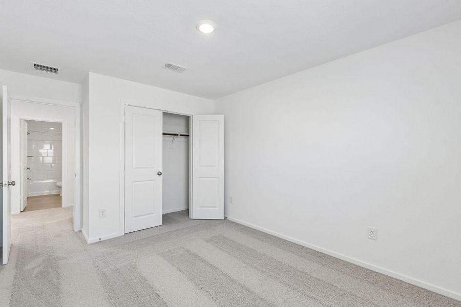 Spacious, unfurnished interior of a new home in Mavera, Conroe (Image 17).