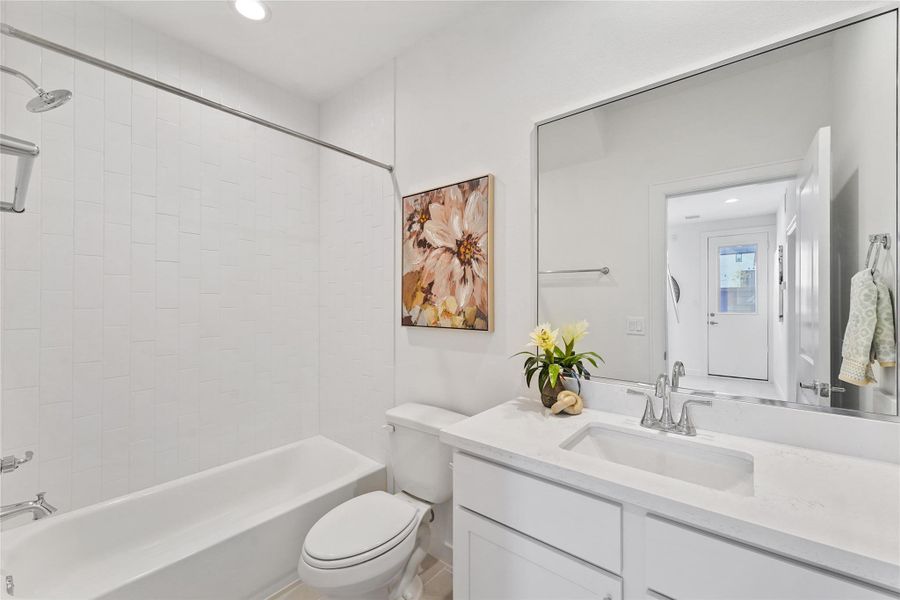 Furnished interior view inside a new home in Uptown District, Houston (Image 11).