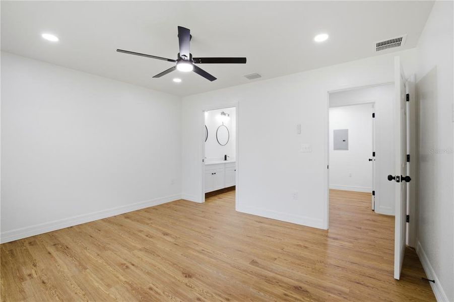 Spacious, unfurnished interior of a new home in , Ocklawaha (Image 11).