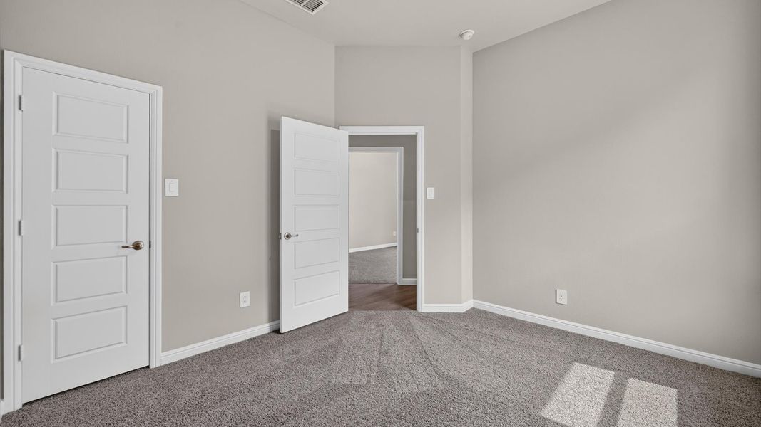 Representative unfurnished interior of a home built from the Bartlett by D.R. Horton in Lakeview Pointe, Midlothian (Image 26).