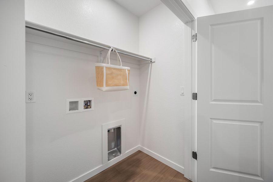 Spacious, unfurnished interior of a new home in Lyric at RidgeGate Condos, Lone Tree (Image 22).