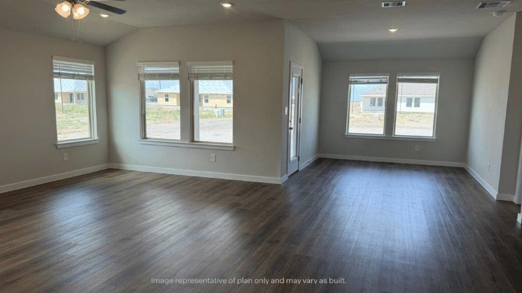 Spacious, unfurnished interior of a new home in King's Landing, Corpus Christi (Image 10).