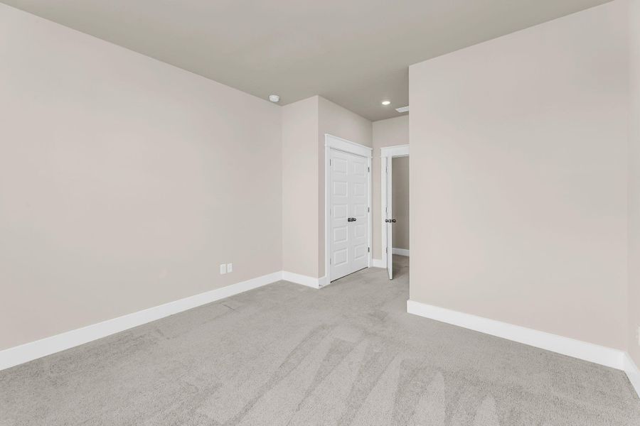 Spacious, unfurnished interior of a new home in Carnes Crossroads, Summerville (Image 33).