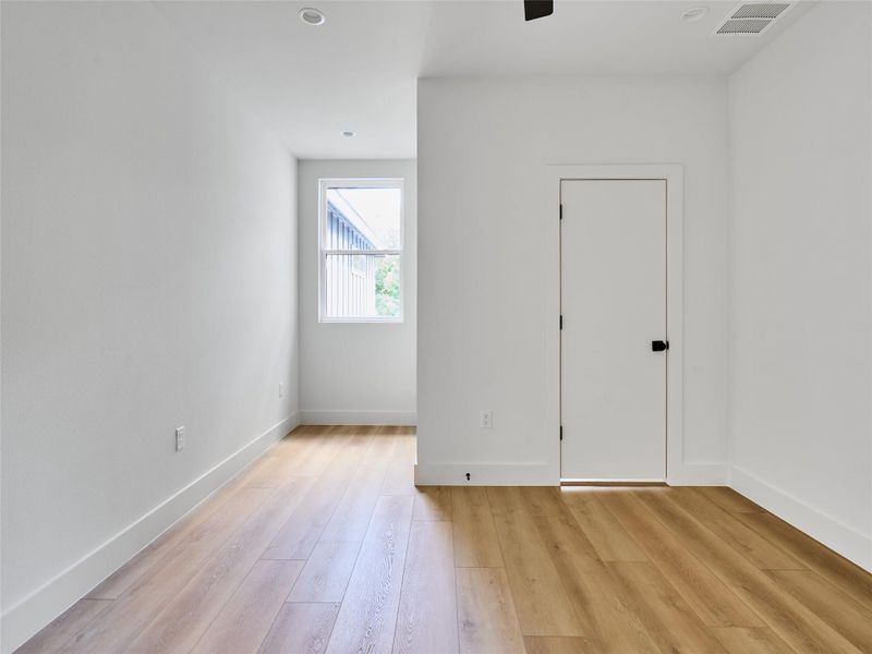 Spacious, unfurnished interior of a new home in , Austin (Image 24).