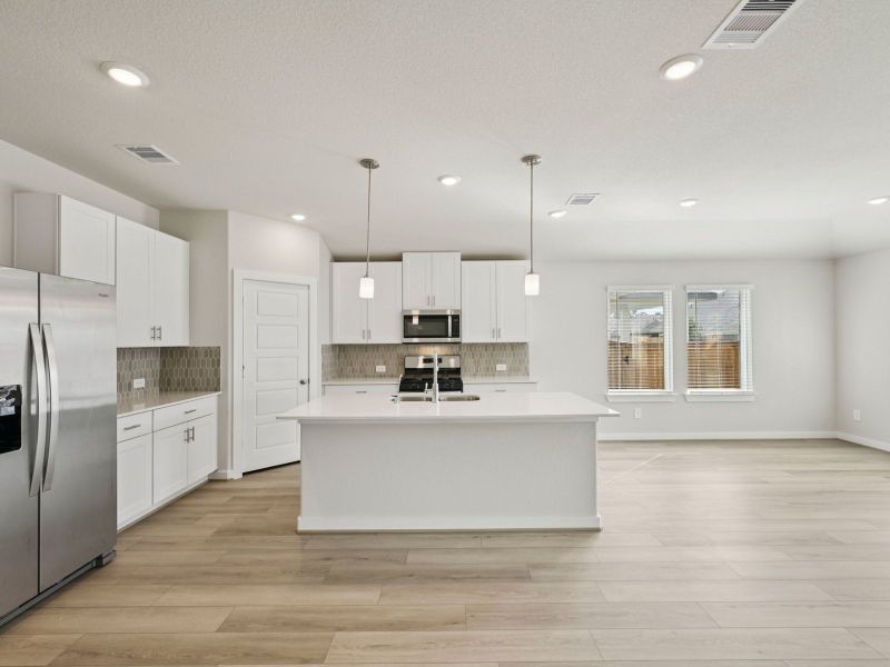 Furnished interior view inside a new home in Stewart's Ranch, Conroe (Image 4).
