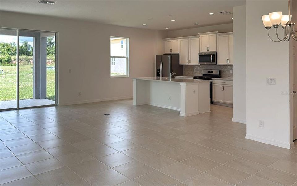 Spacious, unfurnished interior of a new home in , Howey-in-the-Hills (Image 13).
