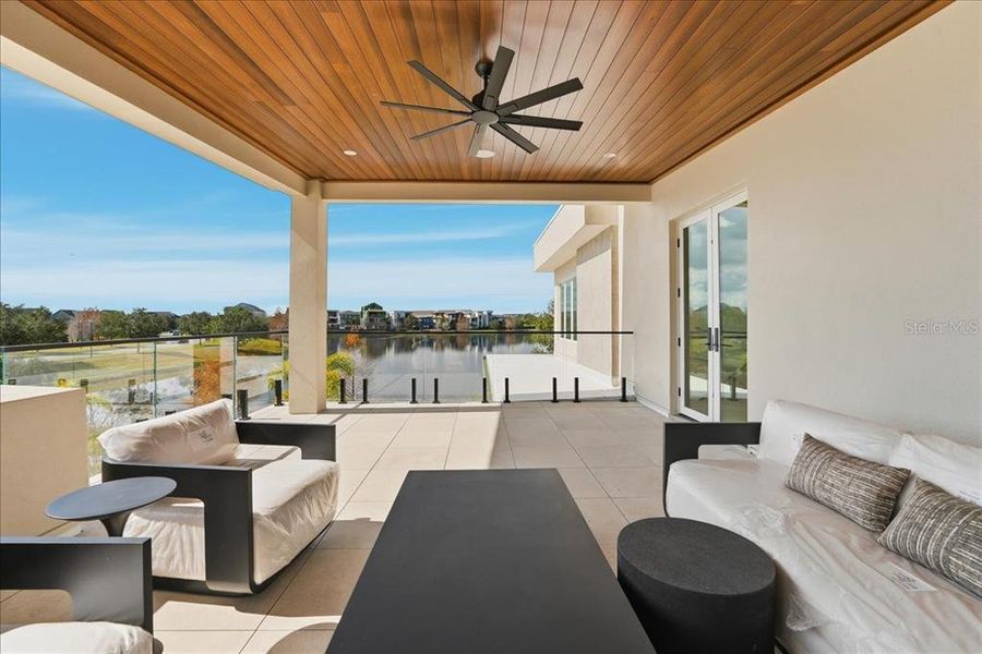 Exterior details and patio area of a home in , Orlando (Image 29).