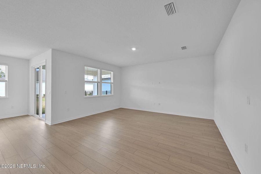 Spacious, unfurnished interior of a new home in Hyland Trail, Green Cove Springs (Image 16).