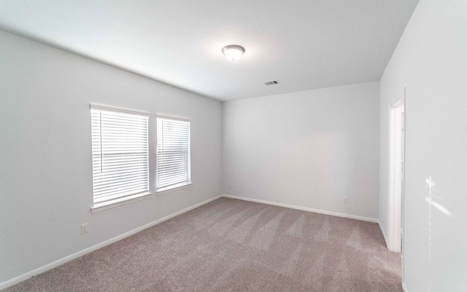 Spacious, unfurnished interior of a new home in Cielo, Conroe (Image 14).