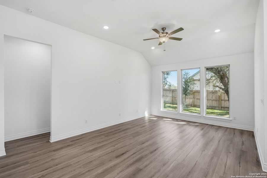 Spacious, unfurnished interior of a new home in Bison Ridge, San Antonio (Image 18). Spacious, unfurnished interior of a new home in Bison Ridge, San Antonio (Image 18).