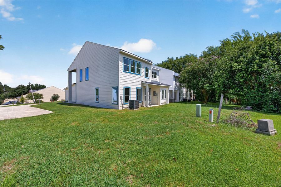Exterior details and patio area of a home in , Conroe (Image 15).
