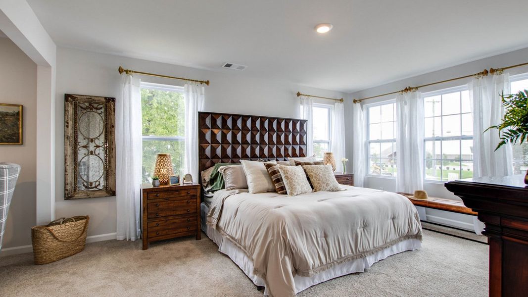Representative furnished interior of a home built from the OWENS by D.R. Horton in Woodbridge Glen Townhomes, Lebanon (Image 21).