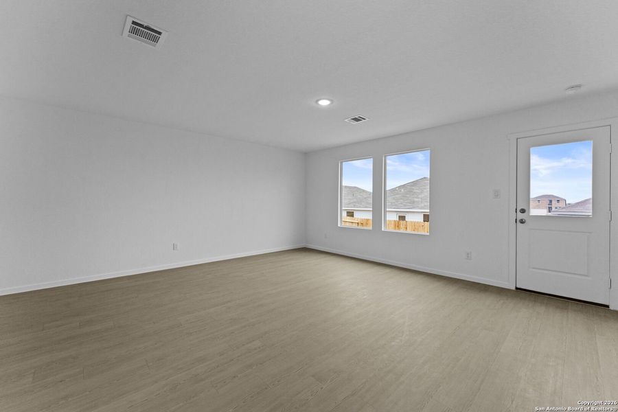Spacious, unfurnished interior of a new home in , New Braunfels (Image 11).