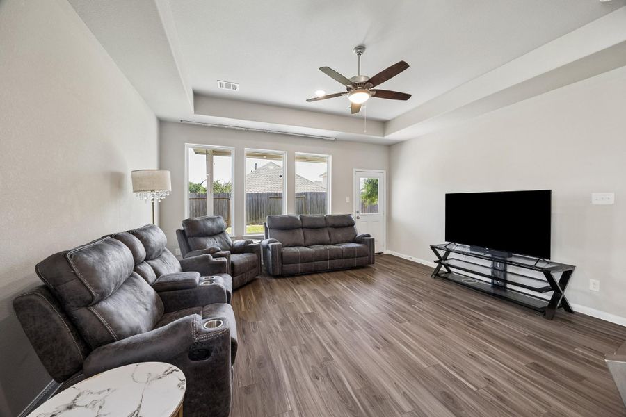 Beautiful LVP Flooring in excellent condition Beautiful LVP Flooring in excellent condition