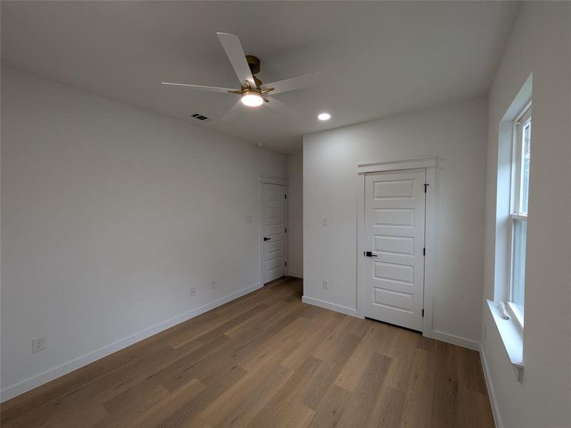 Spacious, unfurnished interior of a new home in , Dallas (Image 34).