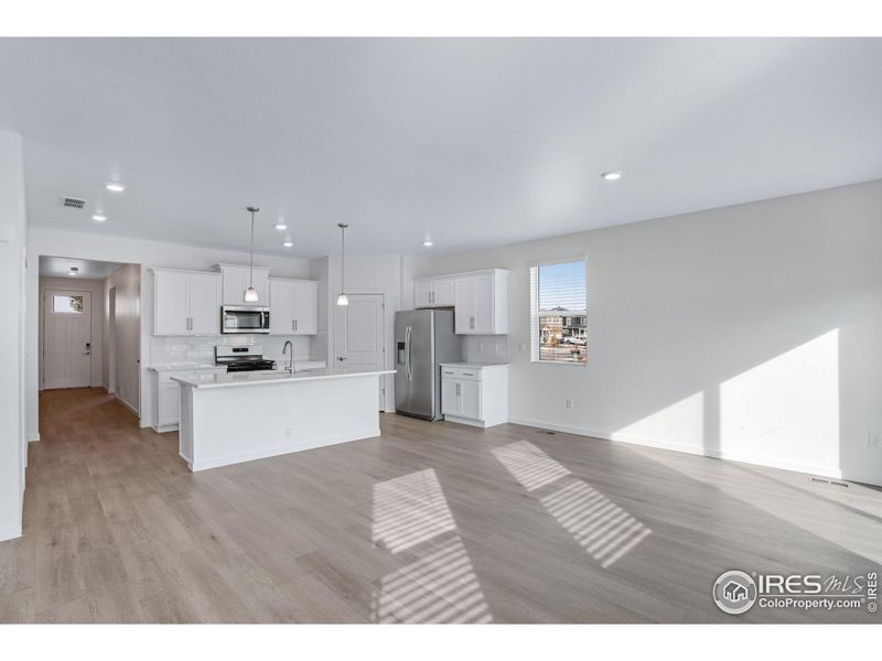 Spacious, unfurnished interior of a new home in Hansen Farm, Fort Collins (Image 24).