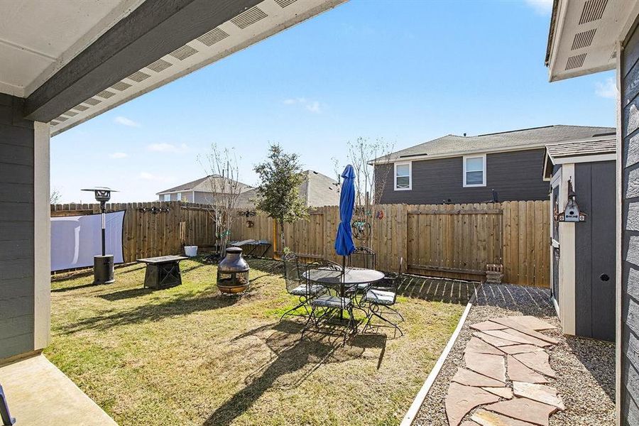 Exterior details and patio area of a home in Logan Square, Fort Worth (Image 27).