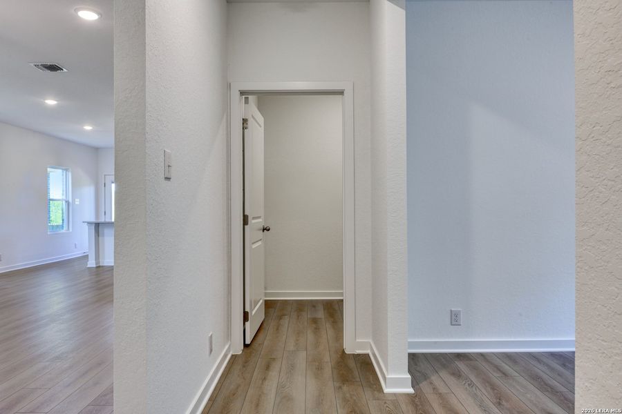 Spacious, unfurnished interior of a new home in Arcadia Ridge, San Antonio (Image 29).