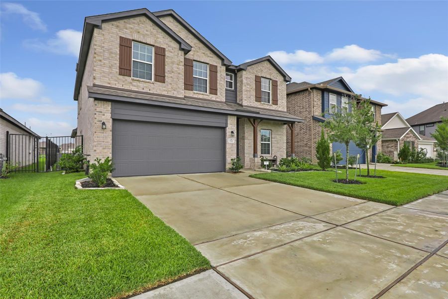 Front exterior of a new home in , Houston, TX, highlighting curb appeal (Image 20). Front exterior of a new home in , Houston, TX, highlighting curb appeal (Image 20).