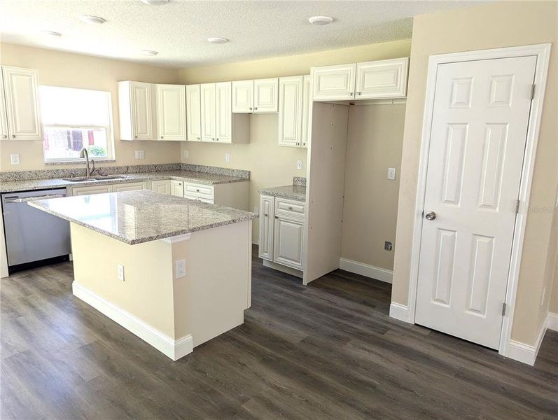 Furnished interior view inside a new home in , Mulberry (Image 16).