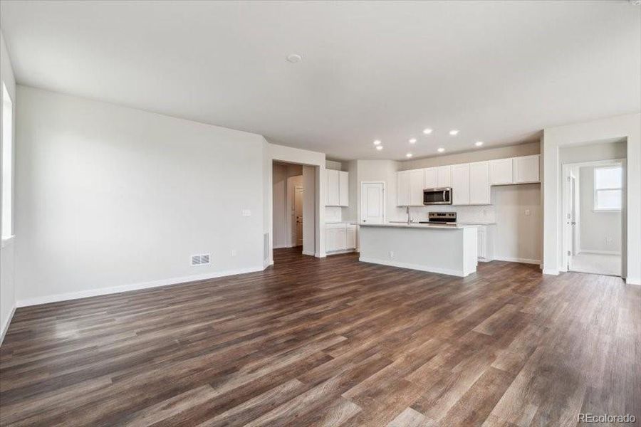 Spacious, unfurnished interior of a new home in Red Barn Meadows, Mead (Image 17).