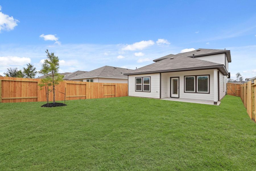 Exterior details and patio area of a home in Presswoods, Splendora (Image 4).