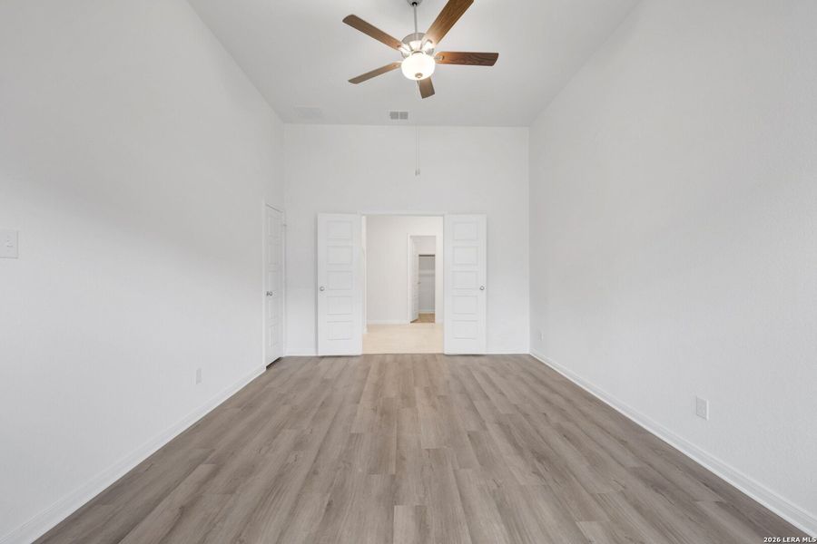 Spacious, unfurnished interior of a new home in Greenspoint Heights, Seguin (Image 36).