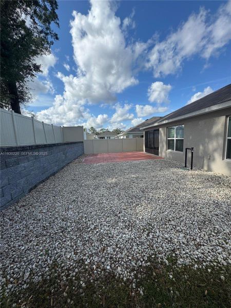 Exterior details and patio area of a home in Autumn Glen, Belleview (Image 22).