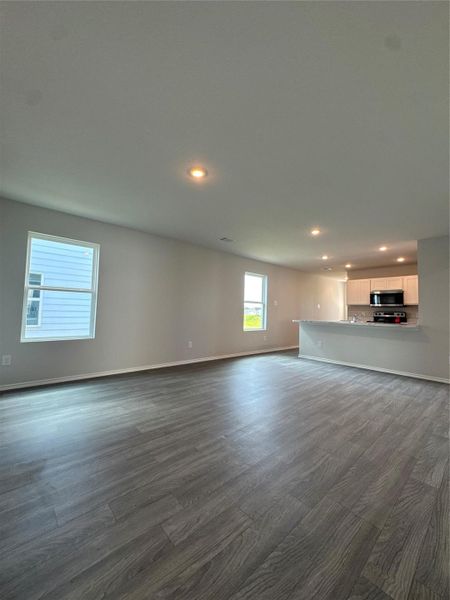 Spacious, unfurnished interior of a new home in Santa Fe, Cleveland (Image 12).