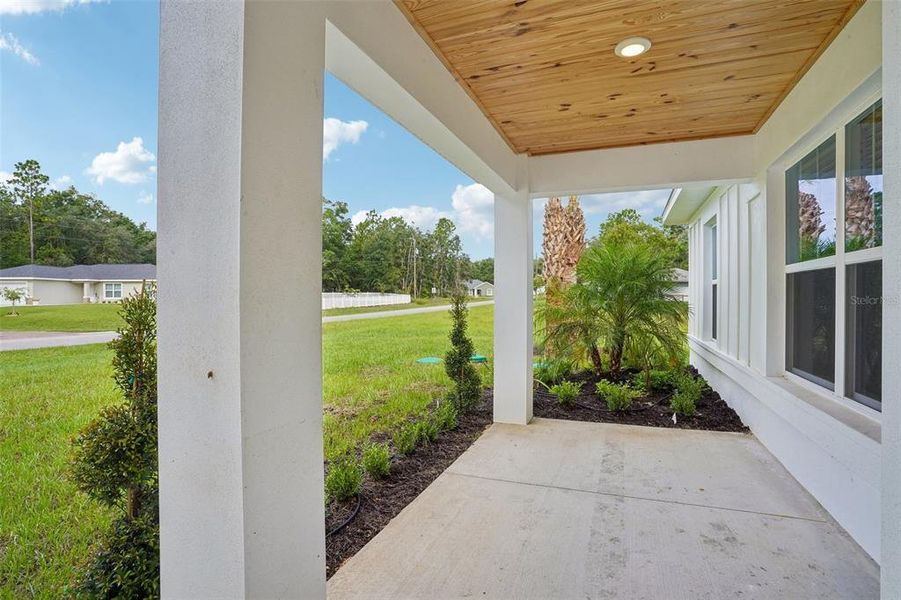 Exterior details and patio area of a home in , Citrus Springs (Image 31).