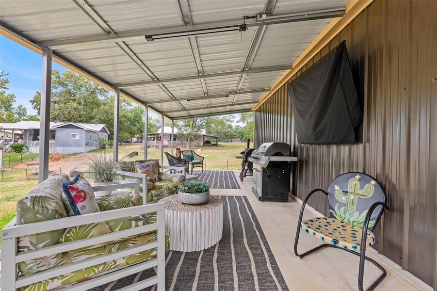 Exterior details and patio area of a home in , Livingston (Image 23).