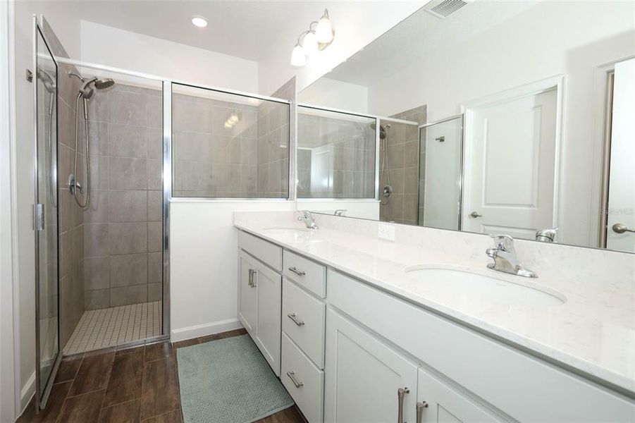 Furnished interior view inside a new home in , Mount Dora (Image 27).