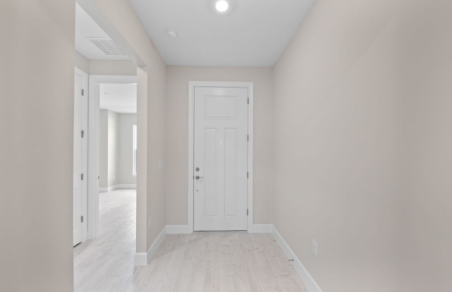 Spacious, unfurnished interior of a new home in Shores at Stillwater, Englewood (Image 24).